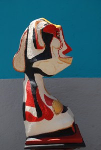 Escultura Maruja feliz