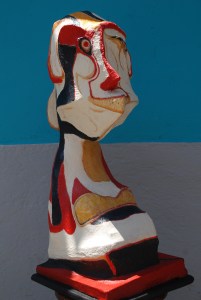 Escultura Maruja feliz